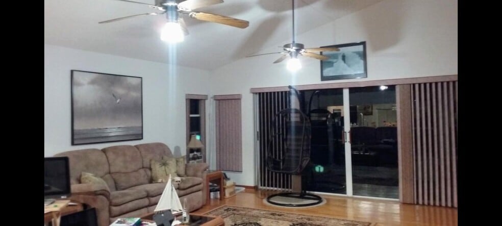 Living rm, sliding doors to porch - 7639 Wells Ct