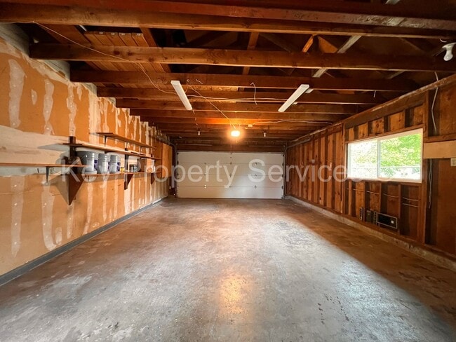Building Photo - Beautifully Renovated Ranch in Vancouver H...