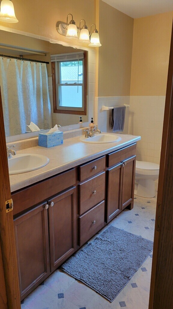 Building Photo - W210N16682 Western Ave