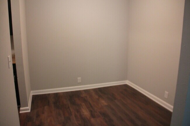 Building Photo - 1 Bed/ 1 Bath Condo! Harding / Southern Hills Area! Pets ok!