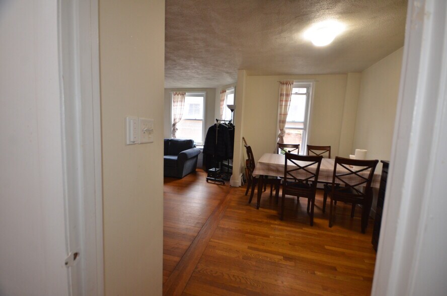 Building Photo - 320 Tappan St