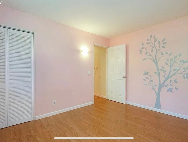 Building Photo - 1005 NE Newall Rd