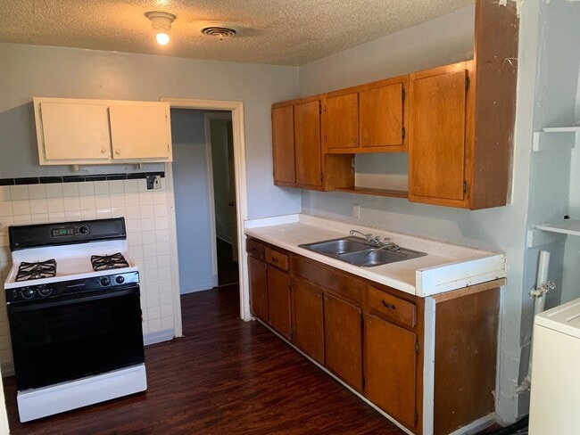 Building Photo - 1610 Ozan St