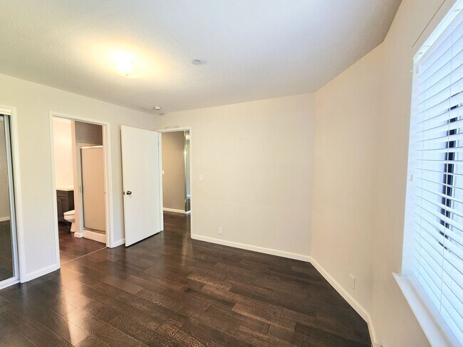Building Photo - 2 bedroom 2 bath condo home in North San Mateo
