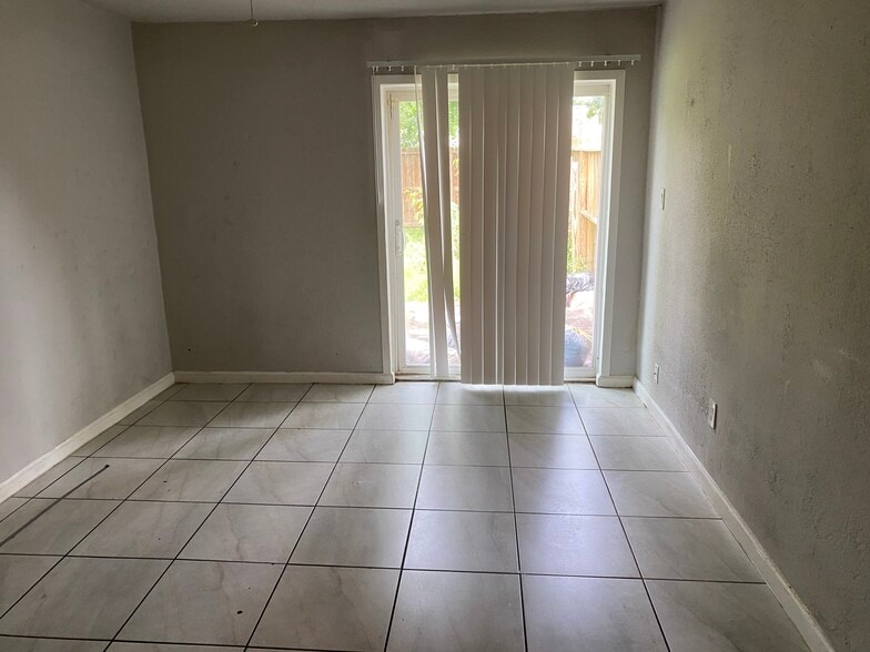 Building Photo - 8019 Beech Cove Ln