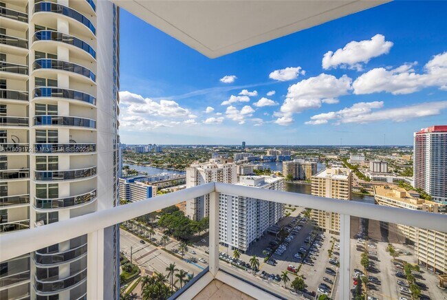 Building Photo - 1830 S Ocean Dr