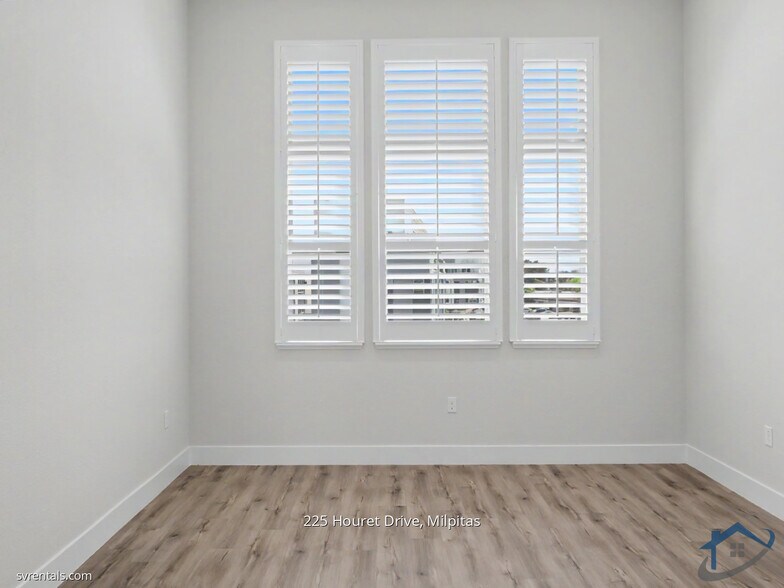 Building Photo - 225 Houret Dr