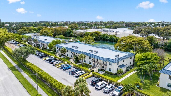 Building Photo - 3020 Florida Blvd