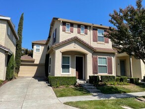 Building Photo - Perfect Shape Pleasanton Single Family Home