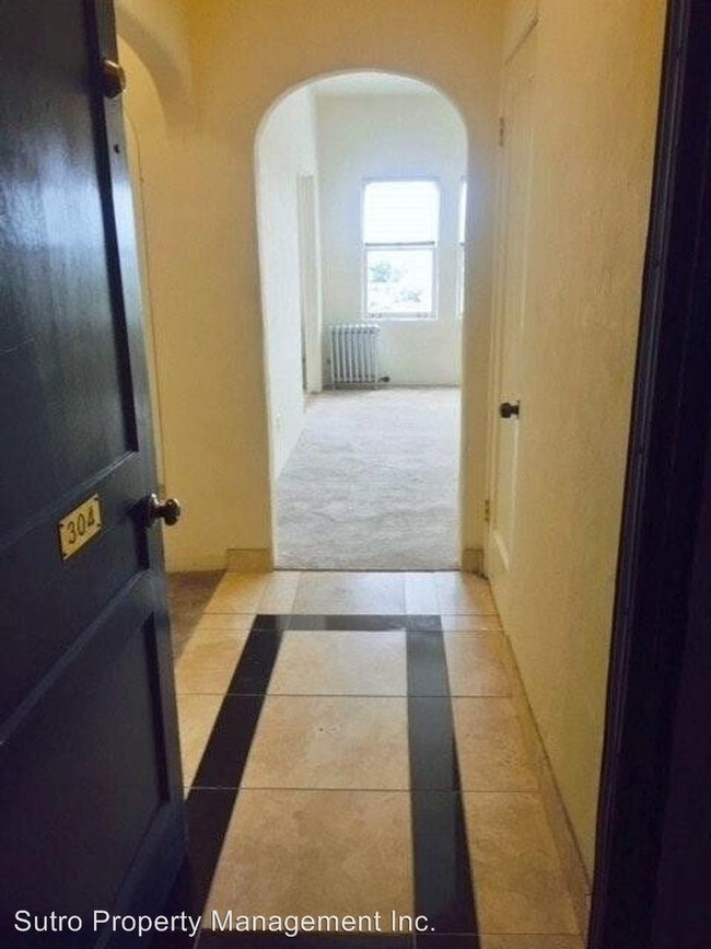 Building Photo - 611 E 20th St