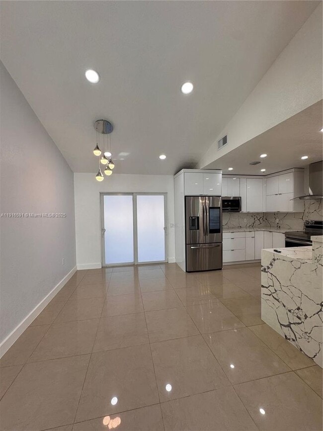 Building Photo - 20521-20125 SW 125th Ave