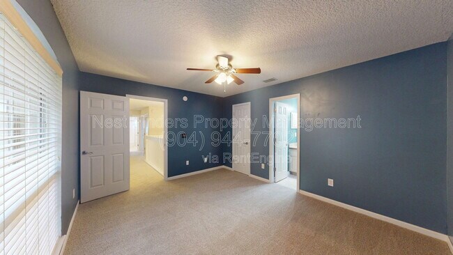 Building Photo - 281 Village Green Ave