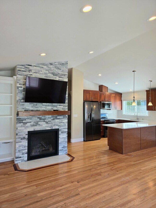 Building Photo - Auburn west hill 4 bedroom and 3 bathroom well maintained home.  Available NOW!