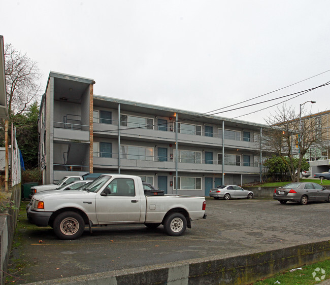 Primary Photo - Camden Apartments