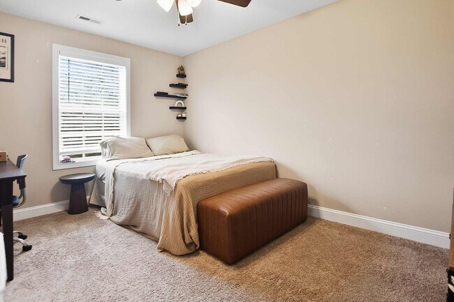 Building Photo - Pet Friendly Three Bedroom!