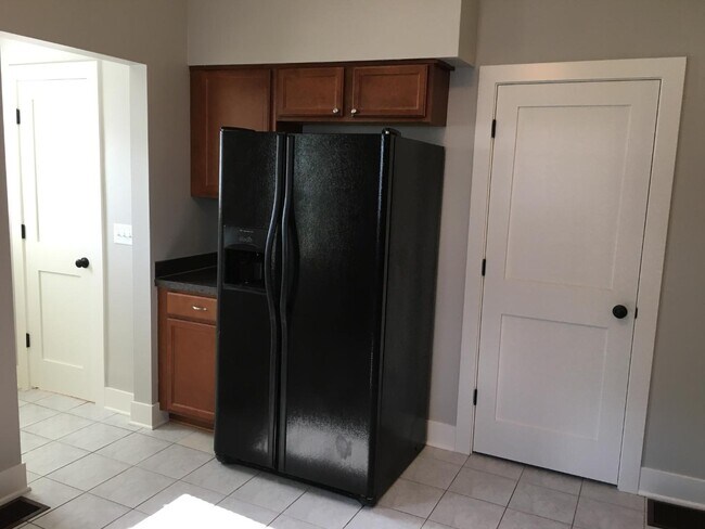 Building Photo - 253 Valley Ave SW