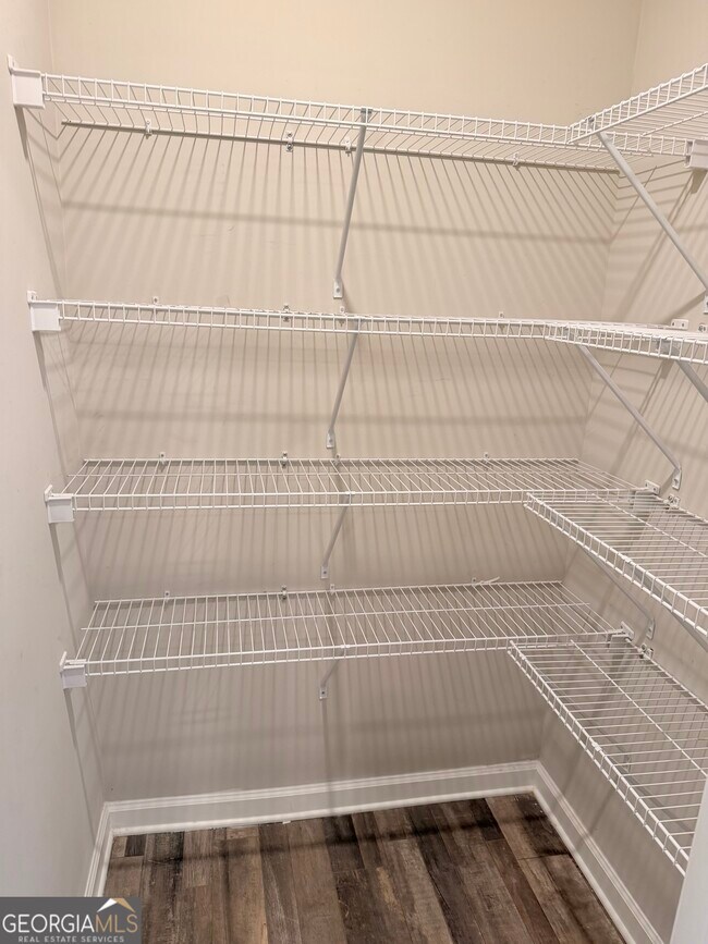 Building Photo - 725 Cole Dr