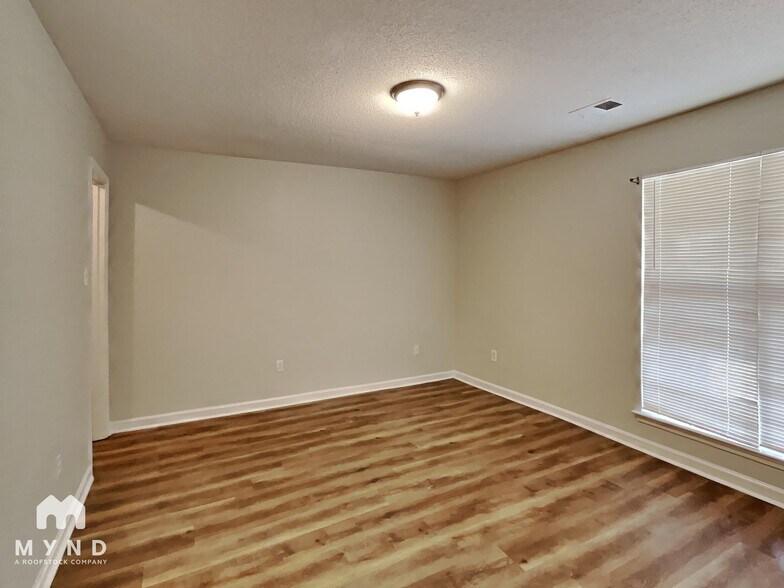 Building Photo - 5624 Kaitlyn Dr W