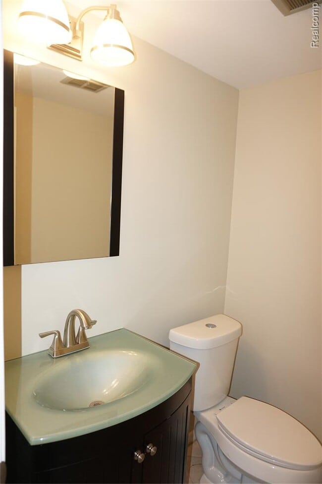 Building Photo - 37680 Charter Oaks Blvd