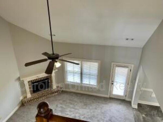 Building Photo - 220 Kickham Ln