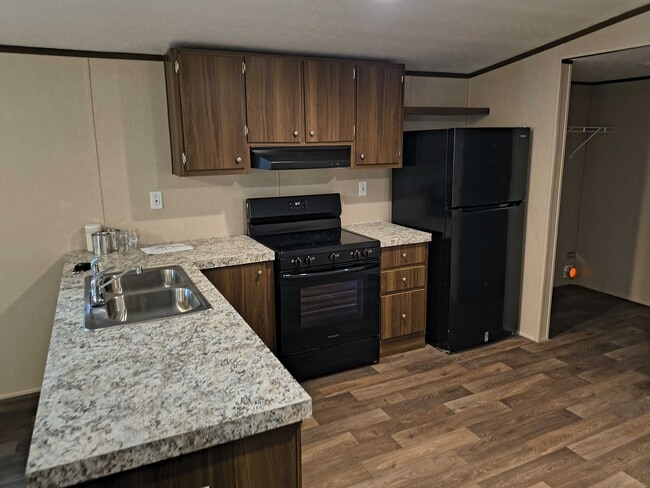 Primary Photo - 112 Southlake Dr.