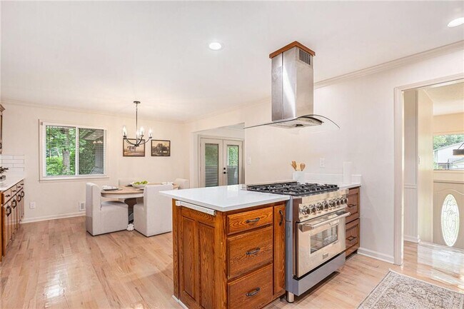 Building Photo - 1996 Briarwood Dr