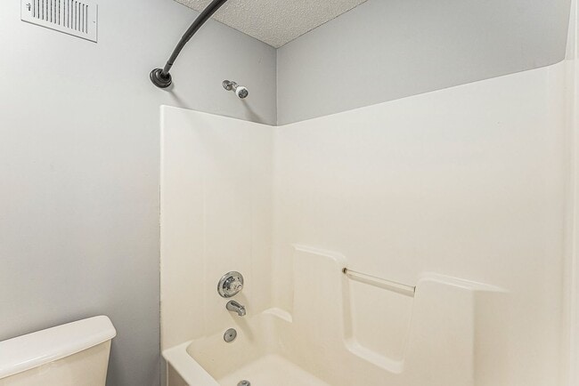 Building Photo - 4 Bed 5 Bath home creek view in back