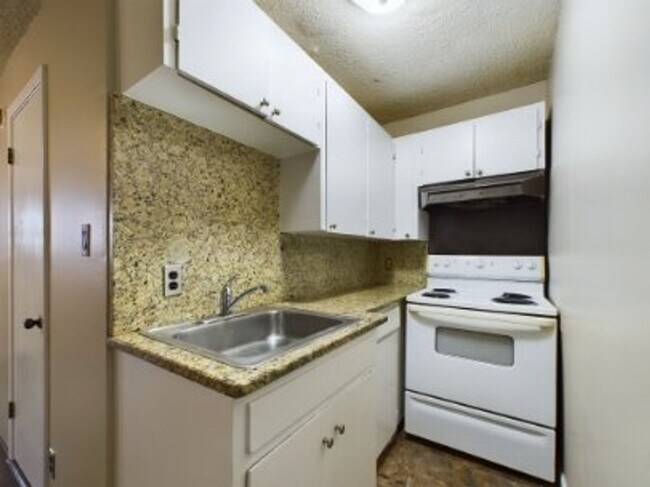 Building Photo - 321 W Park St