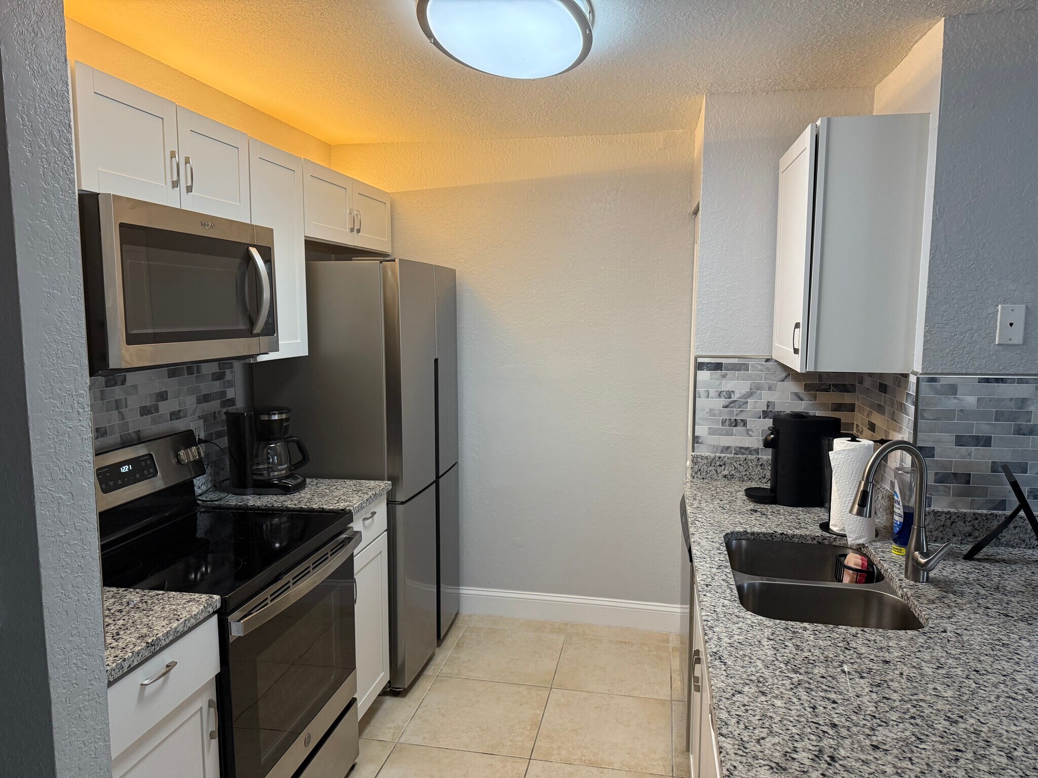 Building Photo - 8933 Manor Loop