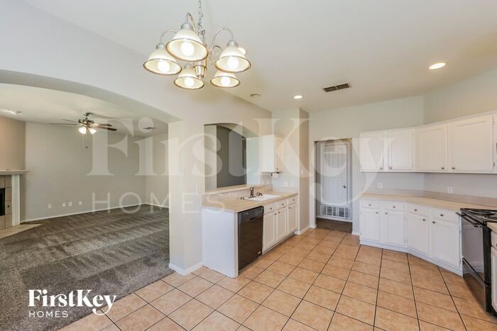 Building Photo - 5945 Iris Dr