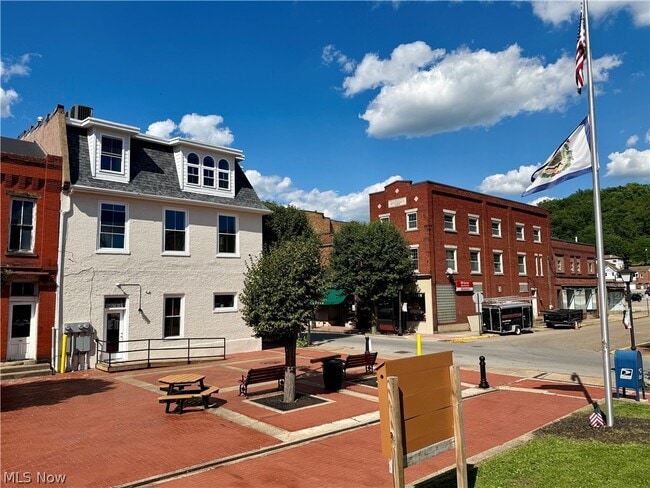 Building Photo - 701 Charles St