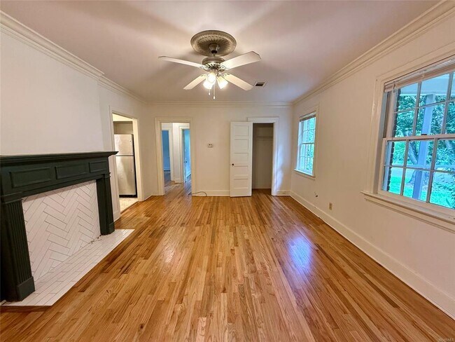 Building Photo - 807 E Edgemont Ave