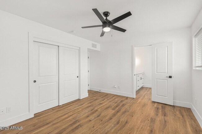 Building Photo - 3016 E Turney Ave