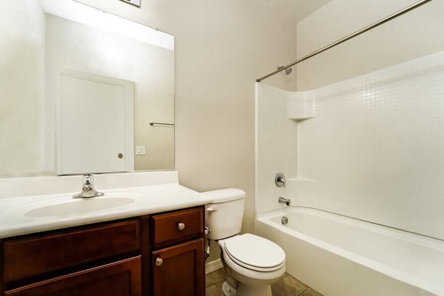 Building Photo - 8225 W Kittiwake Ln
