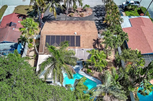 Building Photo - 1568 NE 35th St