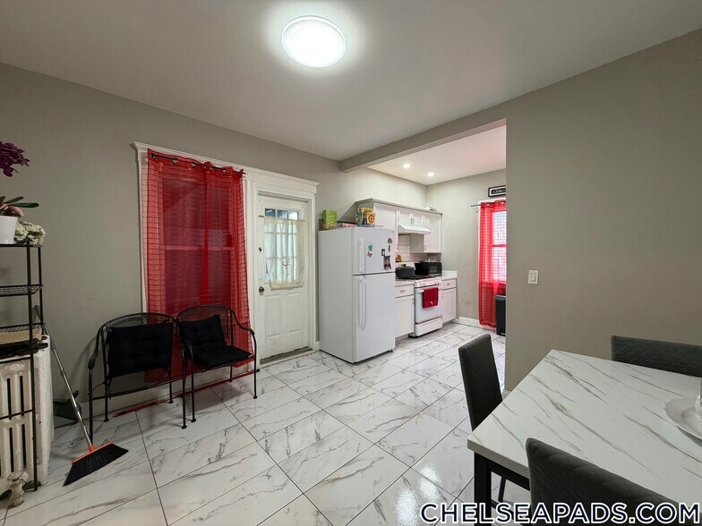 Building Photo - 4 Lafayette Ave