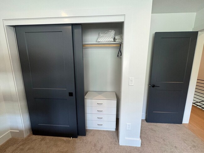 Building Photo - 85 Haverly St