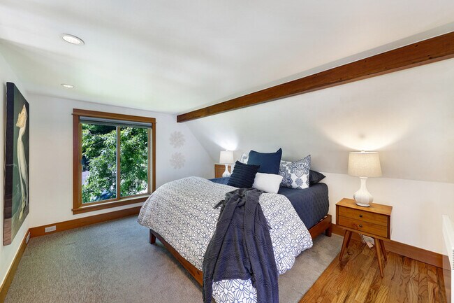 Building Photo - 3110 Portage Bay Pl E