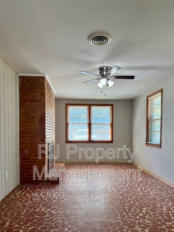 Building Photo - 1834 St Elmo Ave