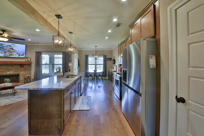 Building Photo - Luxurious 5 bedroom home in Atoka has it all!