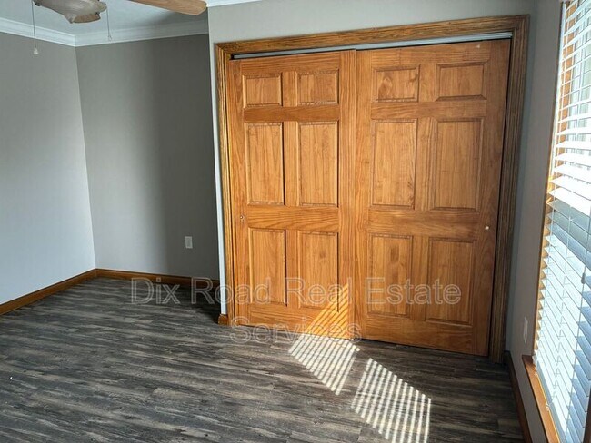 Building Photo - 915 Bellaire Ave