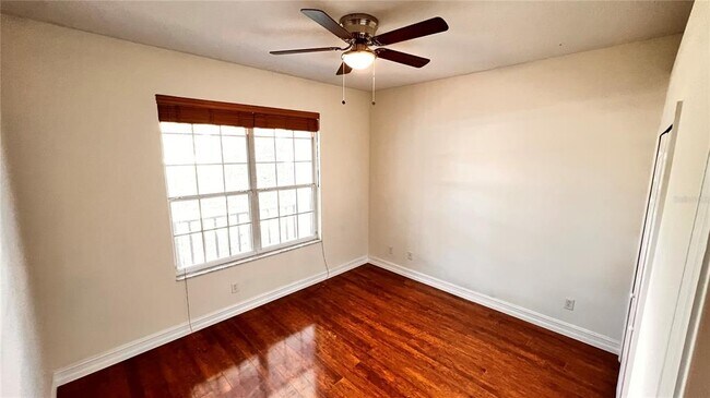 Building Photo - 949 Dekleva Dr