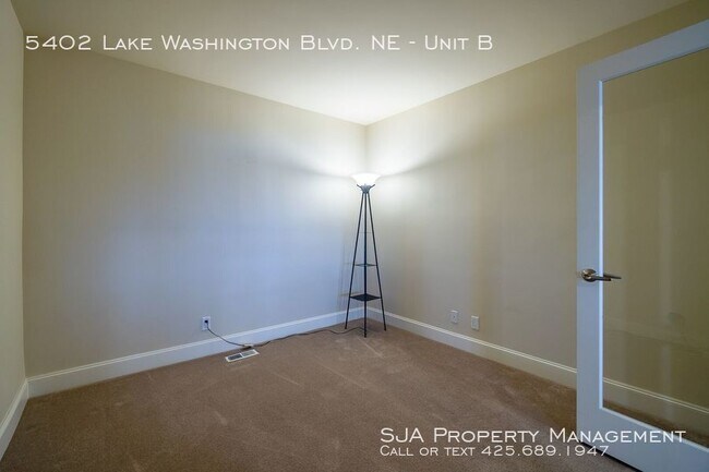 Building Photo - Downtown Kirkland Condo!