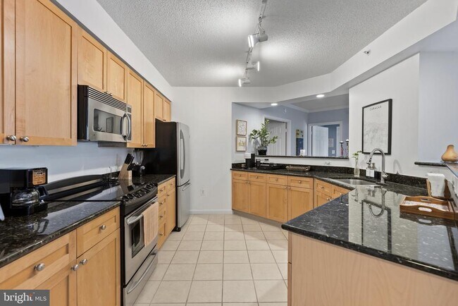 Building Photo - 3101 N Hampton Dr