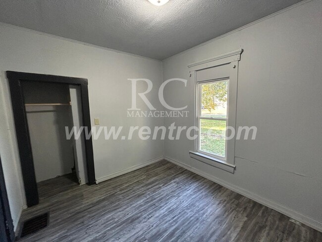 Building Photo - 18 Indiana-