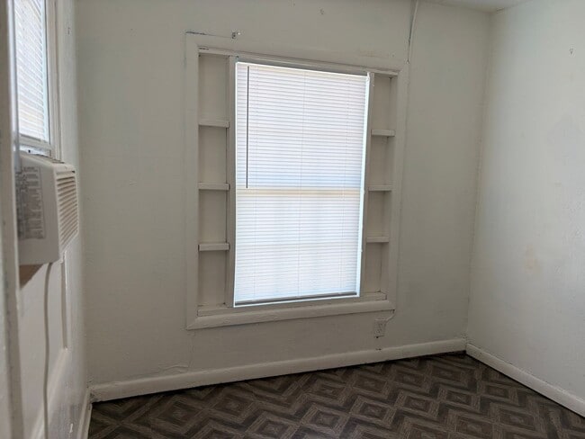 Building Photo - 3111 Amherst St