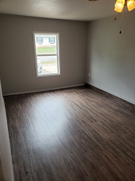 Building Photo - 724 NE 81st St