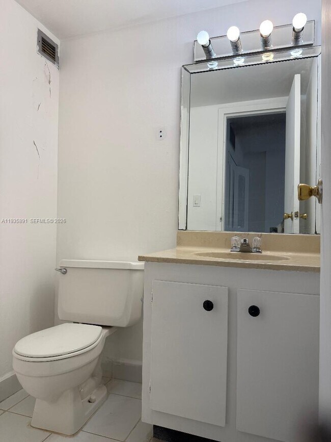 Building Photo - 16909 N Bay Rd