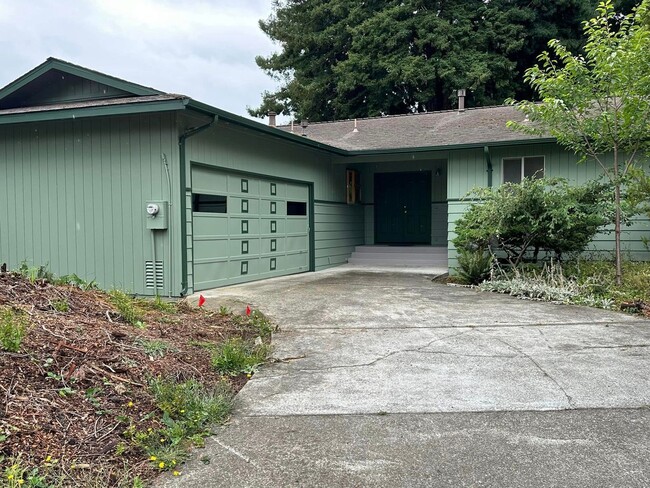 Primary Photo - Arcata House ( Half off first month Rent)