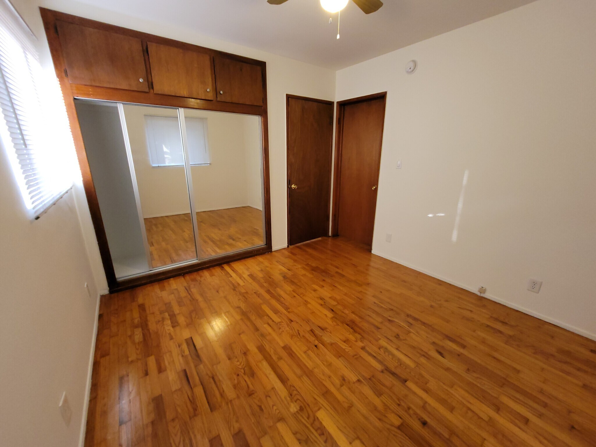 Building Photo - 2360 Walgrove Ave